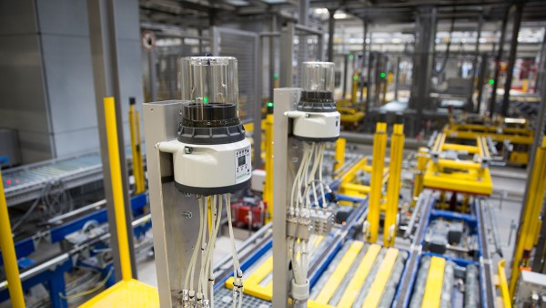 Autonome Teilsysteme sorgen im neuen Lager- und Verteilzentrum von Schaeffler für einen zuverlässigen Materialfluss.