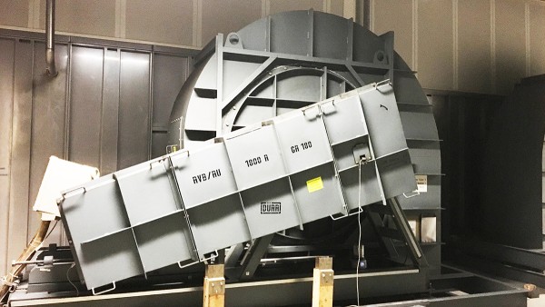 Belt-driven radial fans in the waste air section of the painting facility