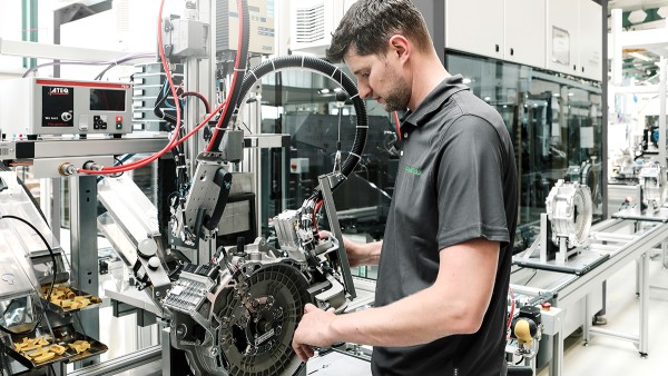 Manuelle Dichtheitsprüfung von Hybridmodulen