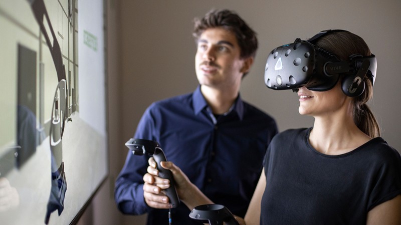 Parallel zu unseren Veranstaltungen zeigt eine interaktive Ausstellung Digitale Lösungen, innovativen Technologien und natürlich die smarten Köpfe dahinter.