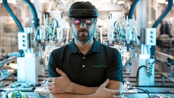 Three young employees IT & digitalization at the Schaeffler plant