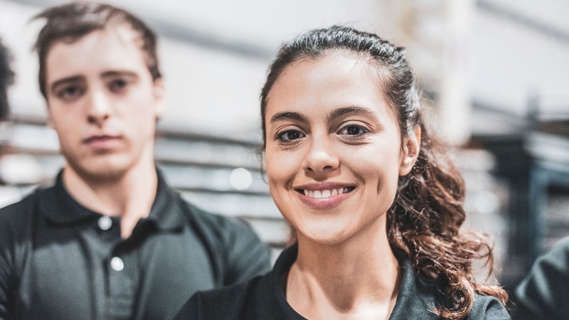 Portrait of two young working students at Schaeffler